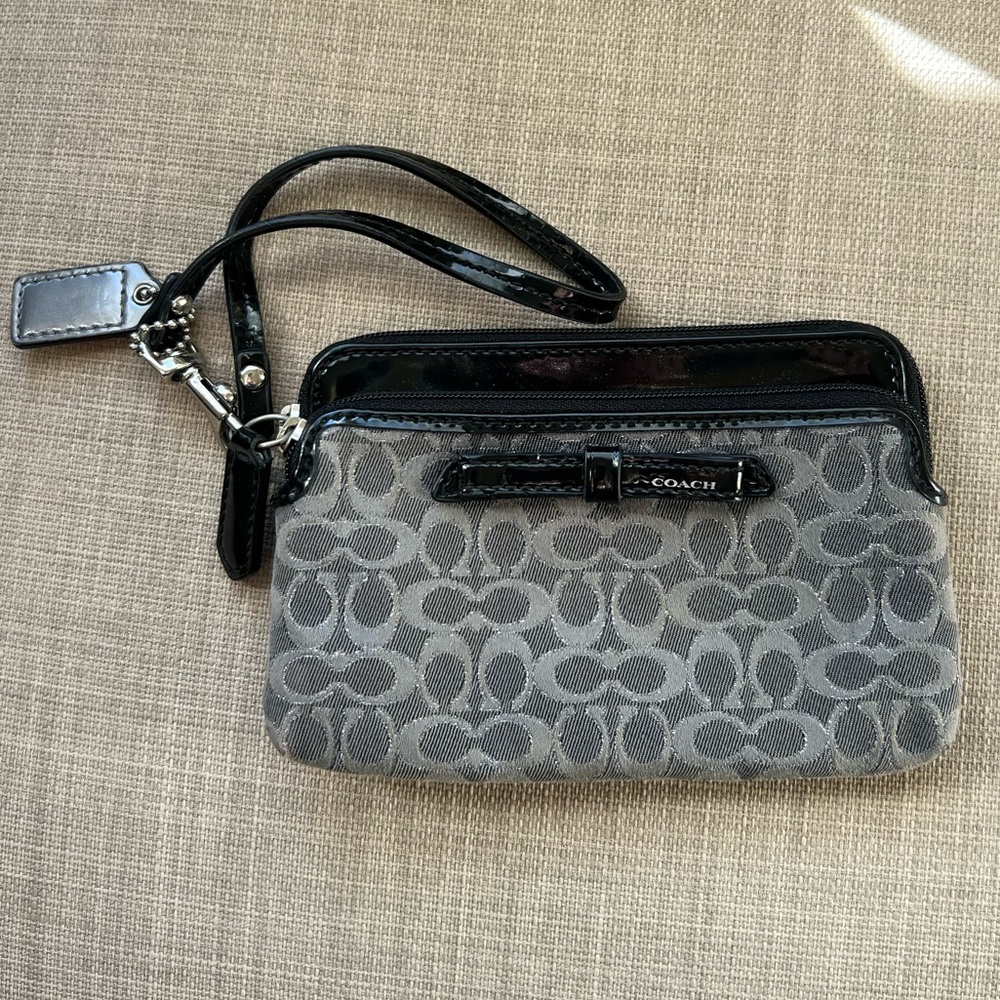 VINTAGE Coach Black and Gray Signature Wristlet